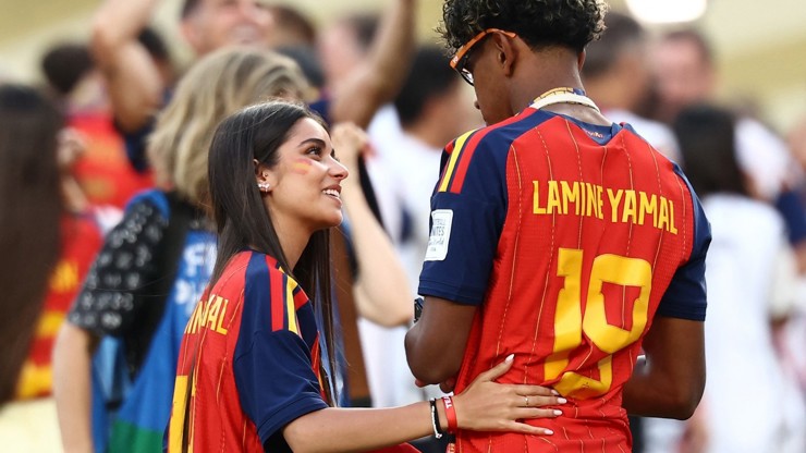 Lamine Yamal po boku své dívky Inés.