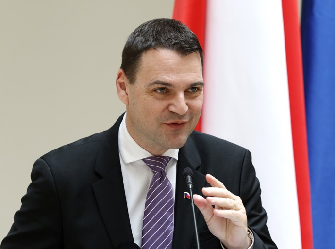 Ministr zahraničí Petr Macinka nevěděl, kde jeho kolega je.