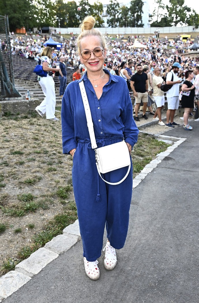 Jitka Asterová ve svém outfitu propojila hned několik trendů léta 2026.