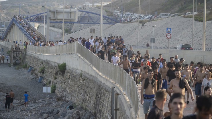 Imigranti v Ceutě. Imigranti v Ceutě.