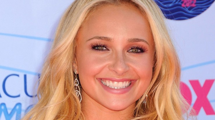 Hayden Panettiere si prošla závislostmi a poporodní depresí. 