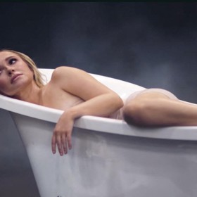 Hayden Panettiere natočila kampaň nahá ve vaně.