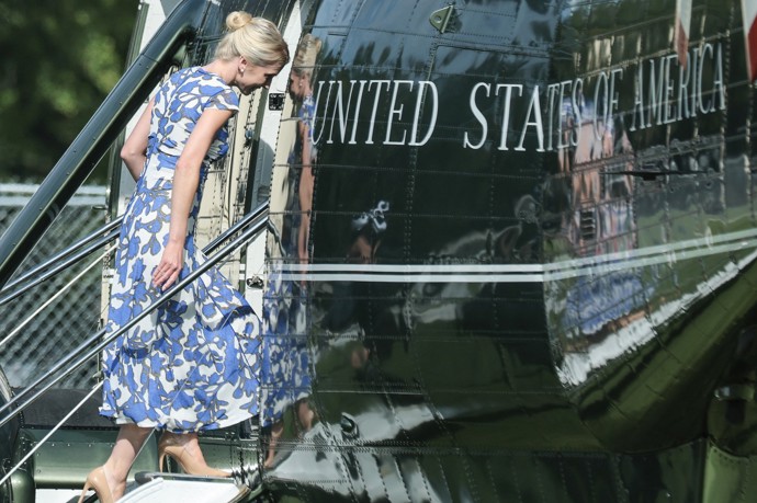 Natalie Harpová Donalda Trumpa doprovází všude.