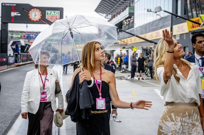 Princezna Alexia a královna Máxima zdravily fanoušky.