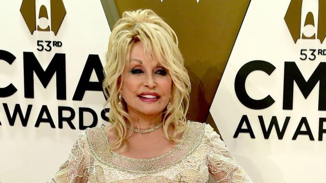 Největší bolest Dolly Parton: Už měla vymyšlená jména pro děti, kvůli nemoci se jich ale nedočkala