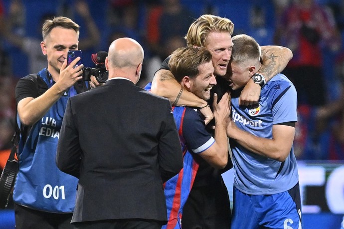 Viktoria Plzeň pod novým koučem Radoslavem Kováčem slaví senzační postup do Evropské ligy. 