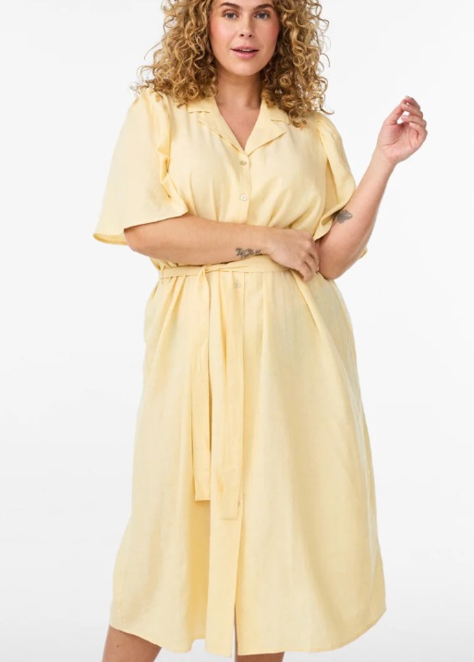 5 stylových kousků z výprodejů, které ocení ženy s velikostí plus size: Vedou široké nohavice a rafinované vesty 5 stylových kousků z výprodejů, které ocení ženy s velikostí plus size: Vedou široké nohavice a rafinované vesty