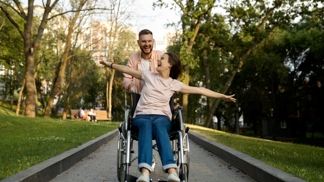 Láska přes bariéry. Česká aplikace pomáhá (nejen) handicapovaným se seznamováním. Cílem je najít pochopení, přízeň i vztah Láska přes bariéry. Česká aplikace pomáhá (nejen) handicapovaným se seznamováním. Cílem je najít pochopení, přízeň i vztah