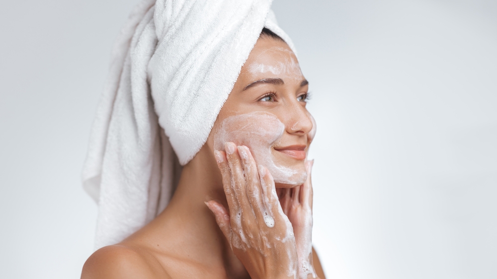 Nejste spokojené s pletí? Neviňte krém, zaměřte se na zásady správného odlíčení