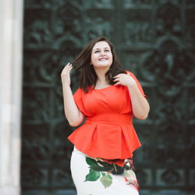Krásné módní kousky pro postavy plus size lze nyní pořídit v letních slevách. 