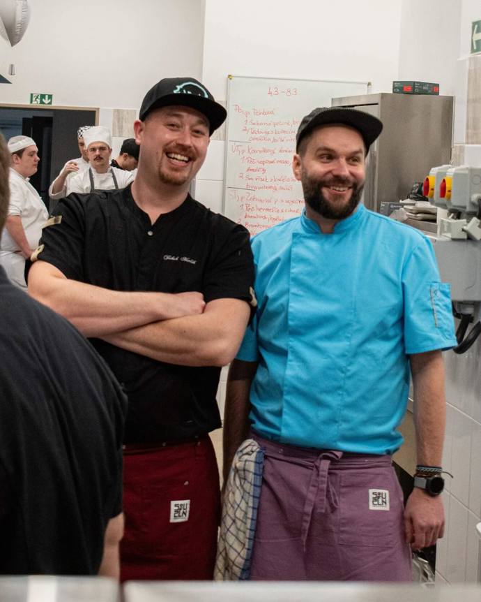 Jakub Menšík s vítězem MasterChefa Janem Albrechtem.