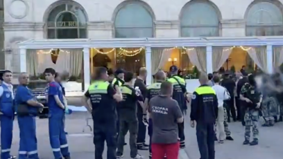 FOTO: Na místě výbuchu zasahovaly desítky zdravotníků, hasičů i ozbrojených těžkodělců.