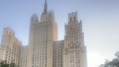 FOTO: Slavný stalinistický mrakodrap na Kudrinském náměstí, v jehož přízemí k atentátu došlo.