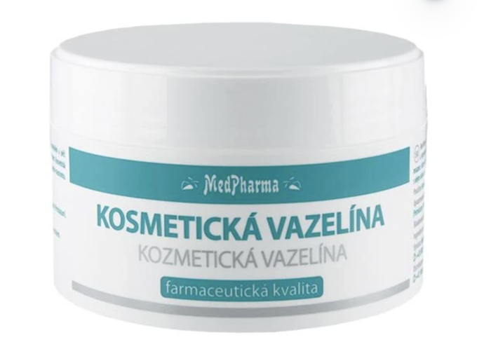 Kosmetická vazelína farmaceutické kvality slouží k intenzivnímu promaštění a péči o popraskanou a suchou pokožku. 65 Kč