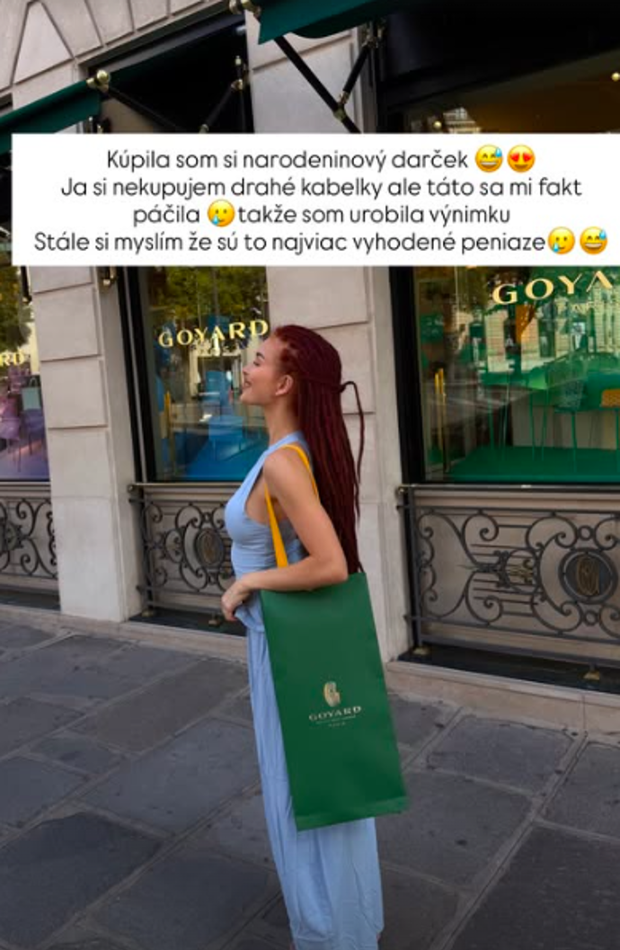 Rachel Karnižová a její nová kabelka.