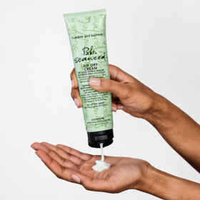Bezoplachový hydratační krém na vlasy Seaweed, Bumble and Bumble, 619 Kč (150 ml), prodává Sephora