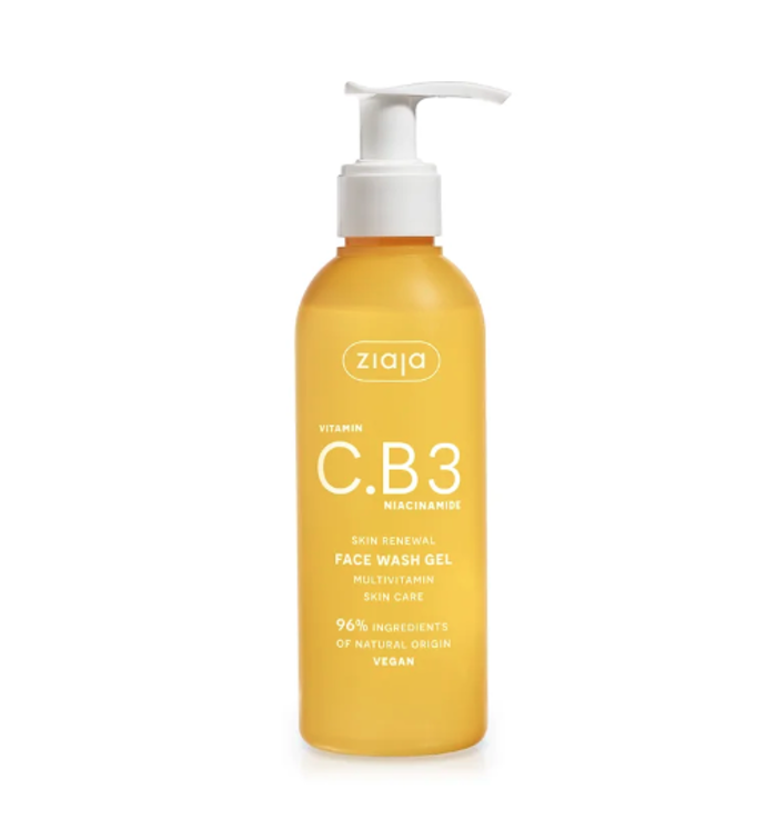 Krok 2: Čisticí gel pro všechny typy pleti s vitamínem C a niacinamidem Ziaja, 119 Kč (190 ml) Krok 2: Čisticí gel pro všechny typy pleti s vitamínem C a niacinamidem Ziaja, 119 Kč (190 ml)