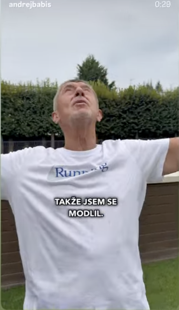 Andrej Babiš sdílel video, na kterém se raduje z deště a děkuje Jezulátku.