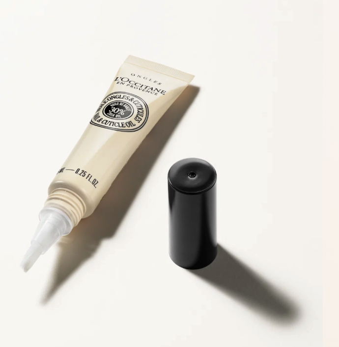 Olejíček na nehty a kůžičky L’Occitane, 420 Kč (70 ml) Olejíček na nehty a kůžičky L’Occitane, 420 Kč (70 ml)