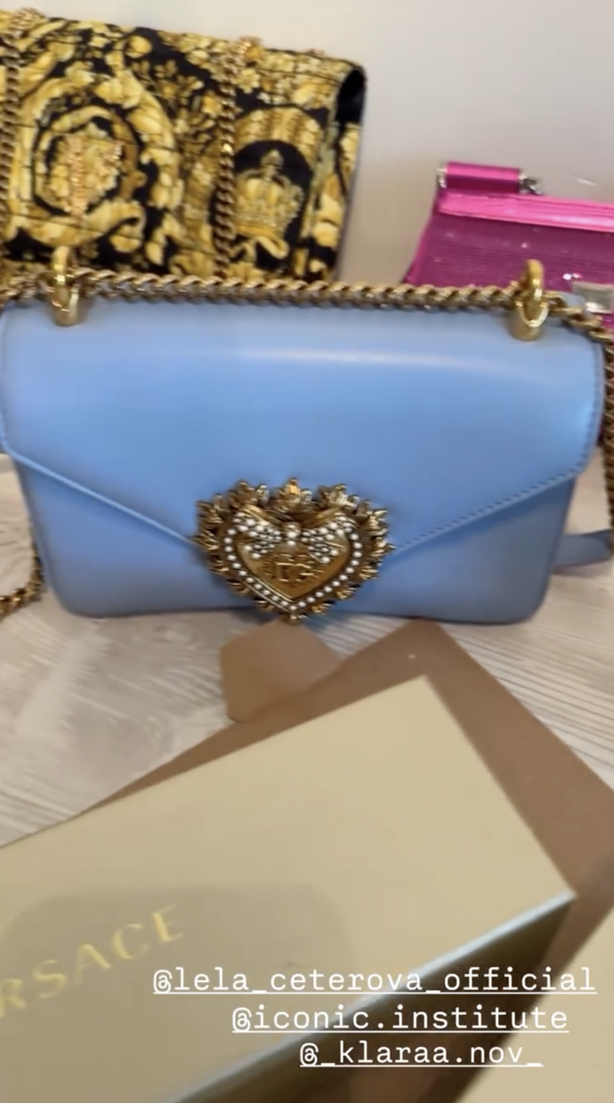 Lela Vémola rozprodává část svého luxusního šatníku.