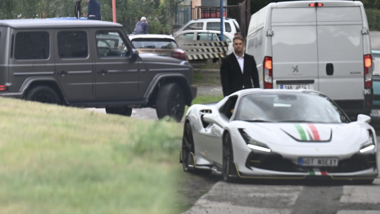 Svatba Veronicy Biasiol a Matěje Dejdara ve znamení luxusu: Ferrari za miliony i ikonický Mercedes