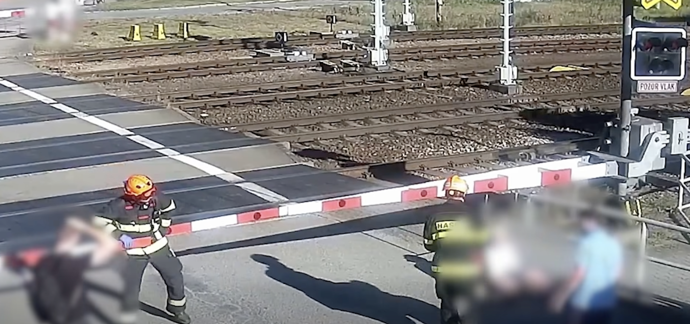 Na místo okamžitě dorazily záchranné složky. 