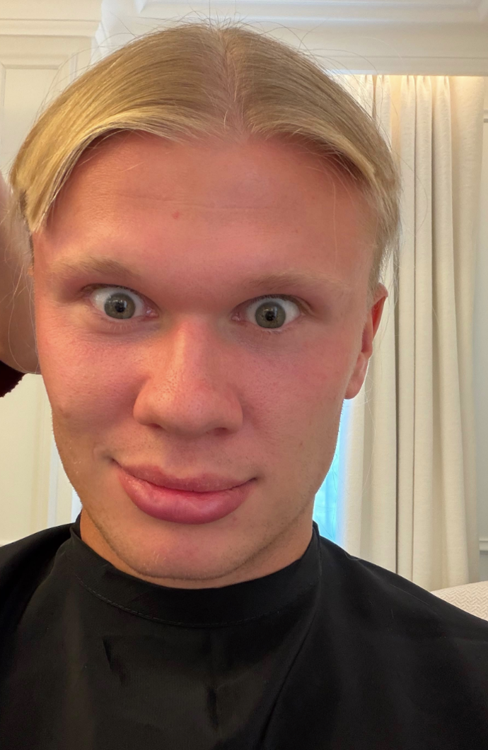 Erling Haaland během stříhání. 