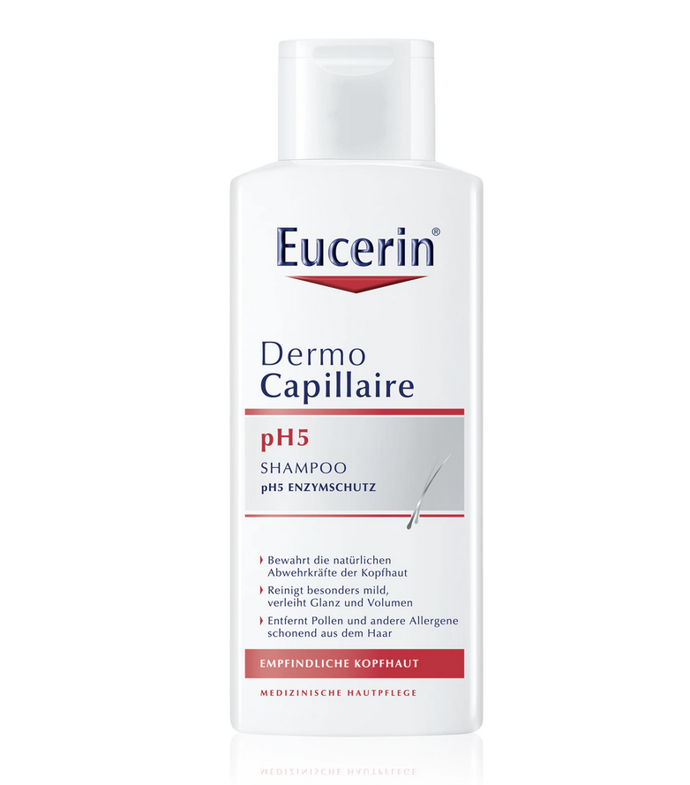 šampon Eucerin DermoCapillaire účinně zbavuje vlasy a pokožku hlavy nečistot, pylů i alergenů, aniž by je vysušoval či dráždil. Naopak o vlasy pečuje, dodává jim zdravý lesk a zanechává je nejen hebké na dotek, ale i pružné. 315 Kč