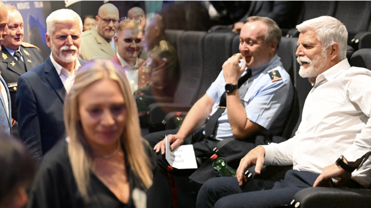Petr Pavel si vyrazil bez první dámy: V kině se prezident náramně bavil 