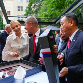 Andrej Babiš i Vivien Babišová si akci moc užili.
