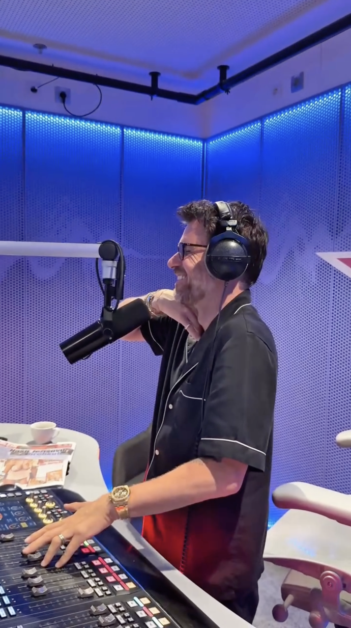 Leoš Mareš se během společného vysílání dobře bavil.