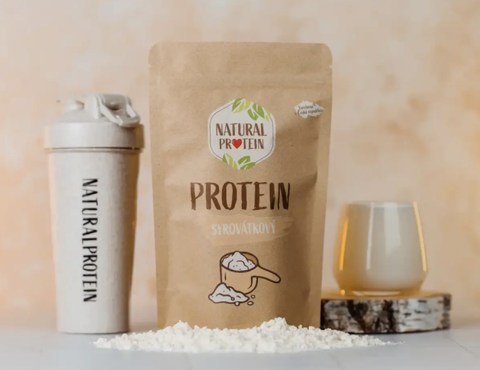 syrovátkový protein bez příchutě a sladidel neovlivní chuť jídel a nápojů, zato je obohatí všemi devíti esenciálními aminokyselinami. Tělo tak získá kompletní bílkovinový profil, který potřebuje pro budování, udržení a regeneraci svalů. 349 Kč
