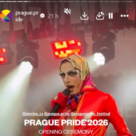 Jan Cina vystoupil na Prague Pride jako Jan Cina. 