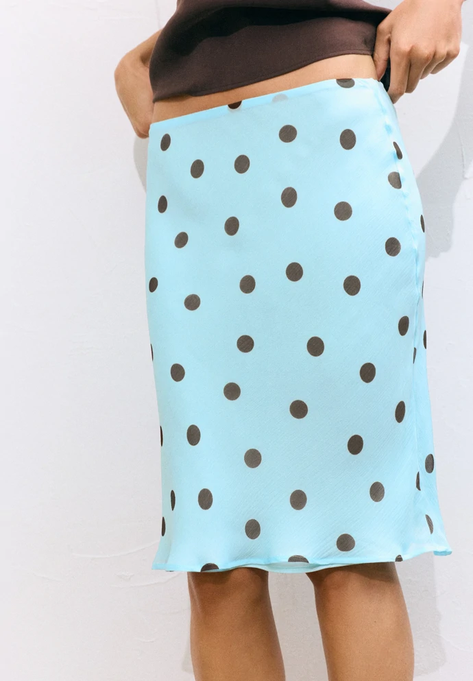 Midi sukně Pull&Bear, 649 Kč Midi sukně Pull&Bear, 649 Kč