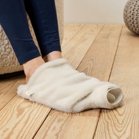 Praktické tipy, jak si užívat venku i dlouhé chladné večery koncem léta: trendy jsou plastické vzory, buklé, šalvějová a terakota