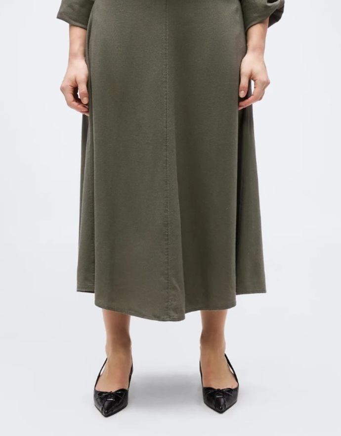 5 stylových kousků z výprodejů, které ocení ženy s velikostí plus size: Vedou široké nohavice a rafinované vesty 5 stylových kousků z výprodejů, které ocení ženy s velikostí plus size: Vedou široké nohavice a rafinované vesty