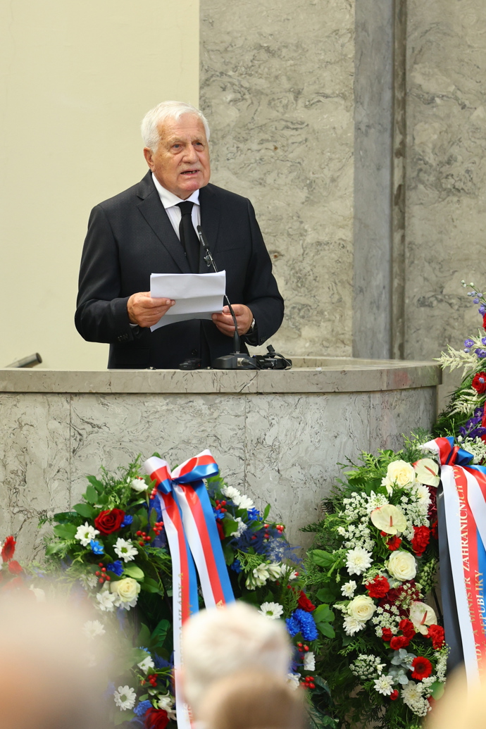 Václav Klaus pronesl smuteční řeč.