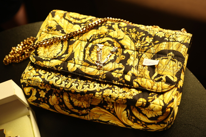 Kabelka Versace za 5000,-. 