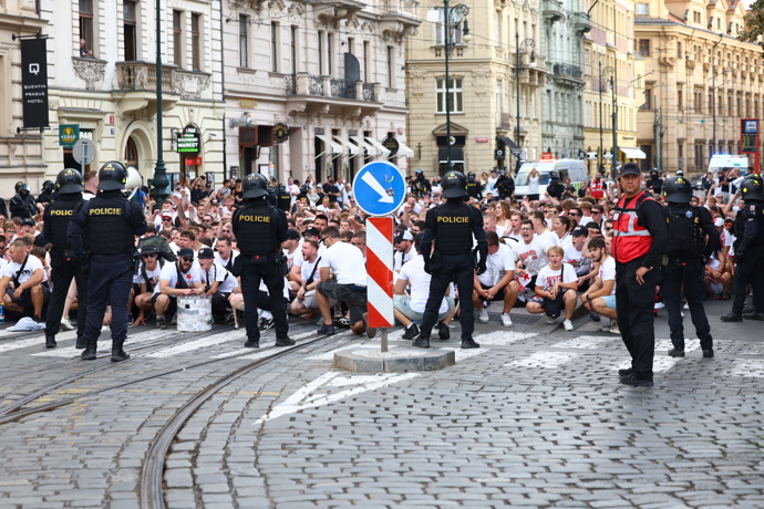 Dále se dav vydal skrz Křížovnickou ulici.