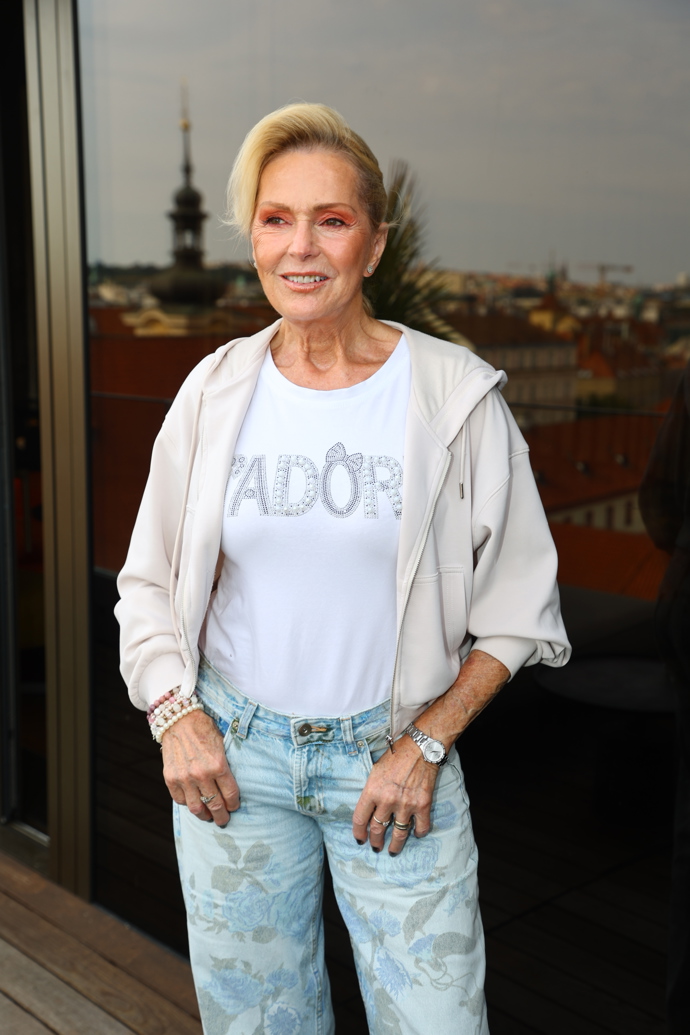 Helena Vondráčková za rok oslaví 80 let. 