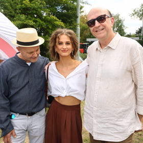 Michaela Petřeková v obklopení Roberta Nebřenského a Jana Vondráčka.