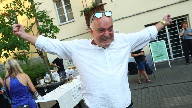 Rozjetý Ondřej Trojan na premiéře dokumentu Dvě deci tuše.