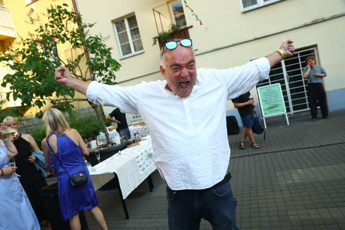Rozjetý Ondřej Trojan na premiéře dokumentu Dvě deci tuše.