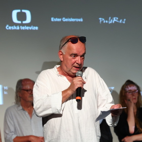 Rozjetý Ondřej Trojan na premiéře dokumentu Dvě deci tuše.
