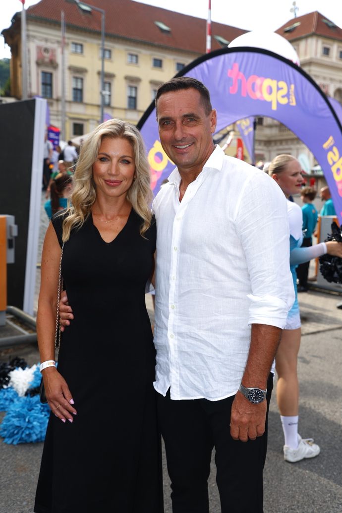 Roman Šebrle po boku Hedviky Liškové. 
