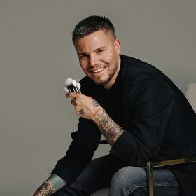 O ten se postaral známý vizážista Pavel Kortan.