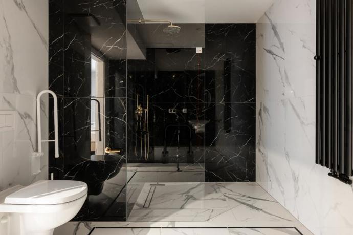 Takové bydlení byste v Zakopaném nečekali. Místo typického rustikálního stylu přináší elegantní art deco Takové bydlení byste v Zakopaném nečekali. Místo typického rustikálního stylu přináší elegantní art deco