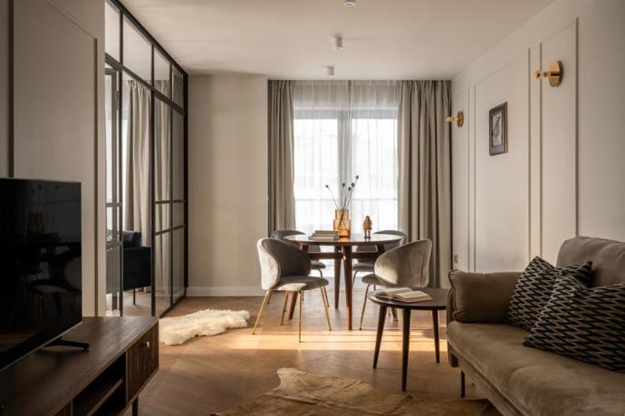 Takové bydlení byste v Zakopaném nečekali. Místo typického rustikálního stylu přináší elegantní art deco Takové bydlení byste v Zakopaném nečekali. Místo typického rustikálního stylu přináší elegantní art deco