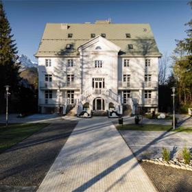 Takové bydlení byste v Zakopaném nečekali. Místo typického rustikálního stylu přináší elegantní art deco