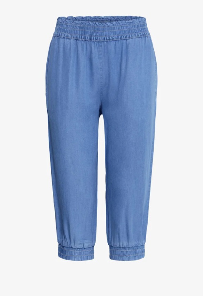 Odlehčený denim kraluje letošnímu létu: 3 outfity, které vám po 50 zalichotí a nestojí majlant Odlehčený denim kraluje letošnímu létu: 3 outfity, které vám po 50 zalichotí a nestojí majlant